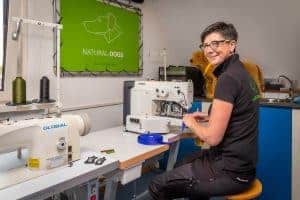 Ineke op de foto tijdens interview